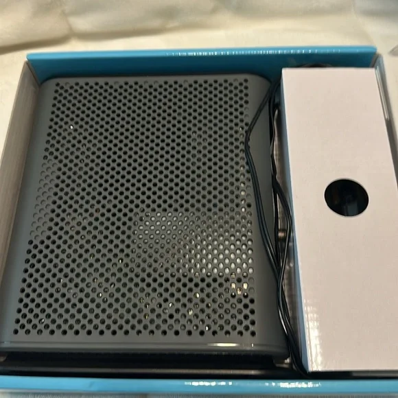 Motorola DOCSIS 3.1 Cable Modem - Picture 6 of 8